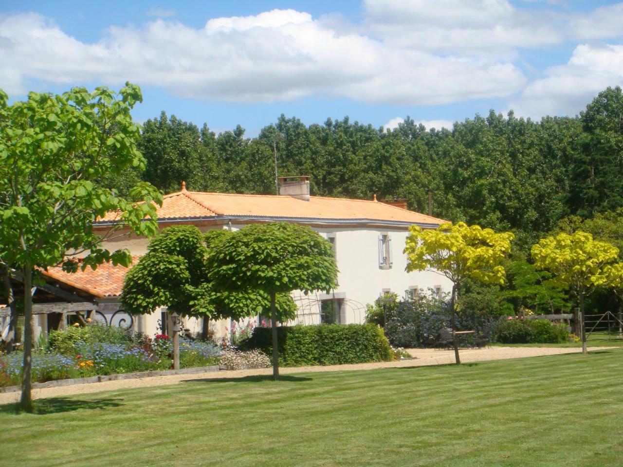 Chambres D'Hotes Au Gite De La Pommeraie Landeronde Exterior foto